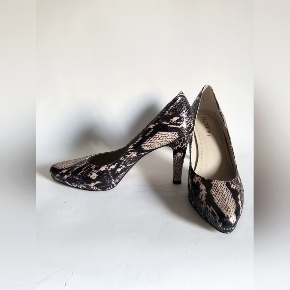 Women's Ellen Tracy faux snakeskin pump 7 1/2M almond toe slight platform